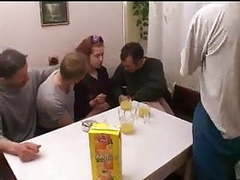 ChiliMoms presents: Fa giver her dad and friends a fucking good night !