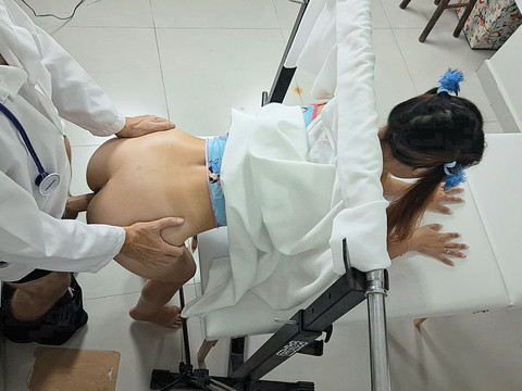 ChiliMoms presents: Gynecologist loses cell phone that contained videos of his patients!