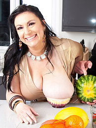 ChiliMoms presents: Sex in the kitchen